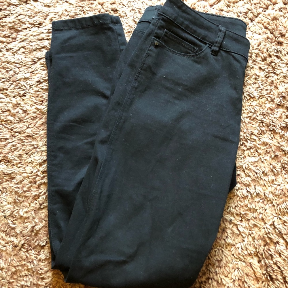 White House Black Market Skimmer Pants